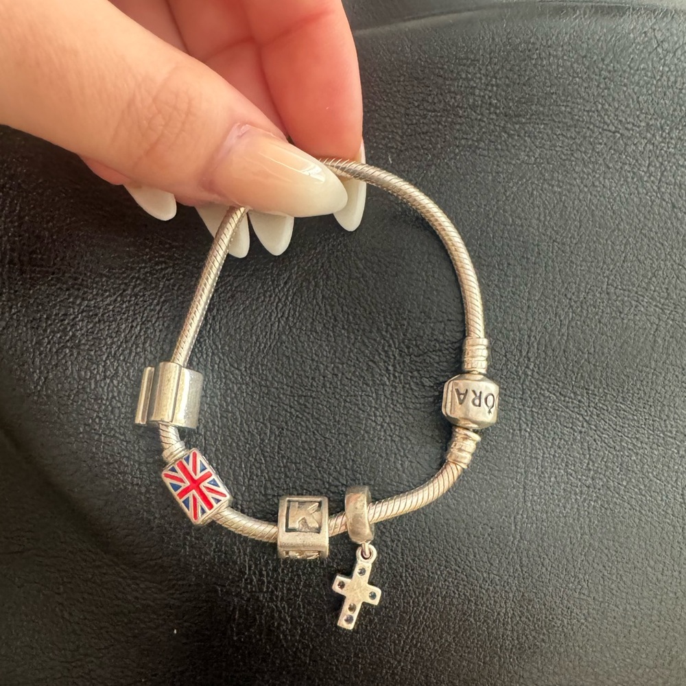 PANDORA BRACELET W CHARMS + RETIRED CHARMS ON THE SIDE?!?